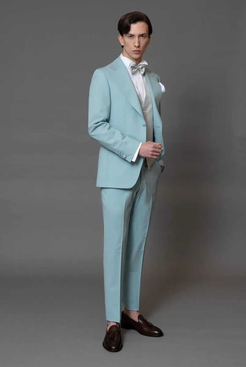 Abito cerimonia un bottone, rever a lancia in lana finissima verde acqua, pantalone con fibbia di regolazione laterale - immagine 4