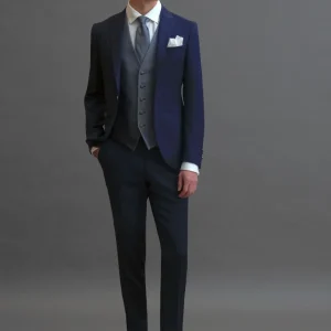Mezzo thight mono petto blu abbinato a Gilet
mono petto in seta micro jacquard blu
