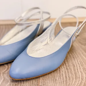 Scarpa artigianale modello Chanel con cinturino